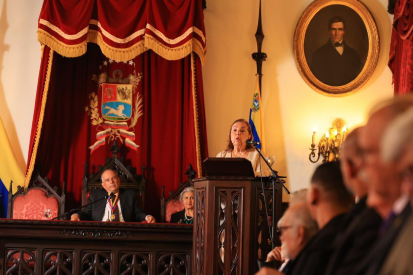 Academia Venezolana de Lengua incorpora a Corina Yoris como ‘individuo de número’