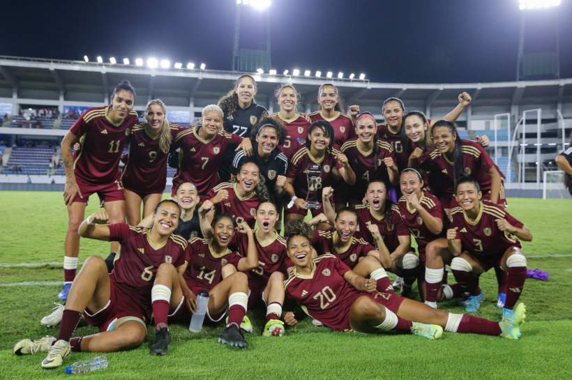 Vinotinto femenina