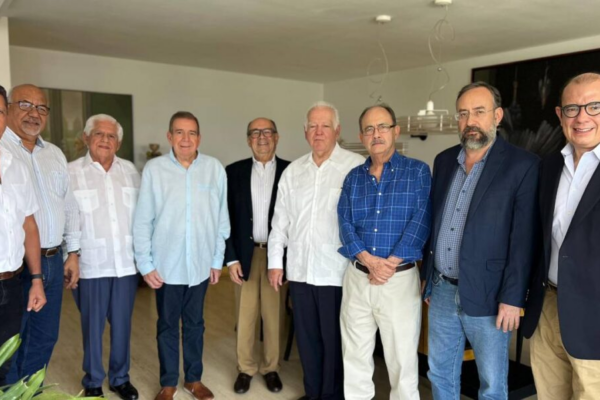Edmundo González se reunió con varios dirigentes opositores