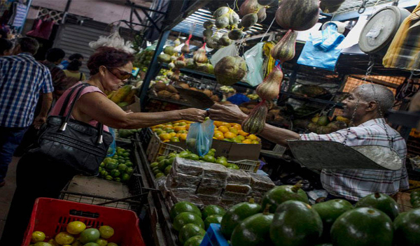 Statista Research Department: Se necesitan más de 600 dólares para cubrir necesidades básicas en Venezuela