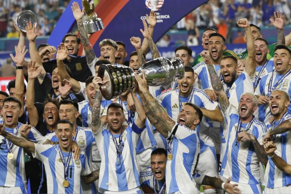 FIFA abrió investigación por cánticos racistas de futbolistas argentinos