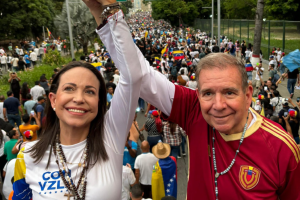 Edmundo González y María Corin