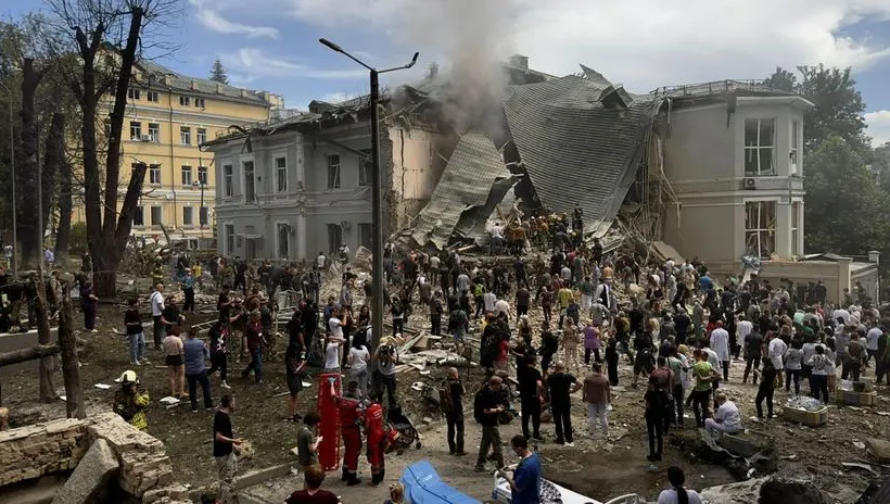 Rusia bombardea Ucrania