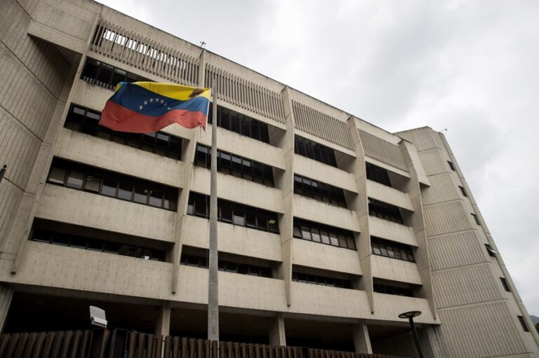 Reuters asegura que Estados Unidos prepara sanciones para 60 venezolanos