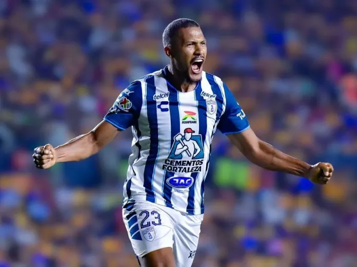 Salomón Rondón marcó y guió triunfo del Pachuca