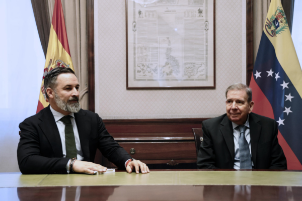 Edmundo González se reunió con presidente de Vox en el Congreso de España