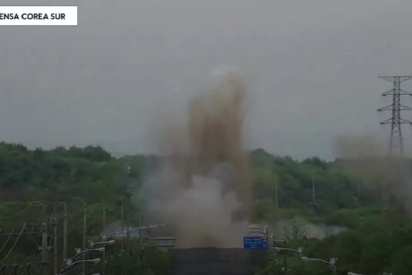 Explosión entre carreteras que conectan Corea del Norte y del Sur