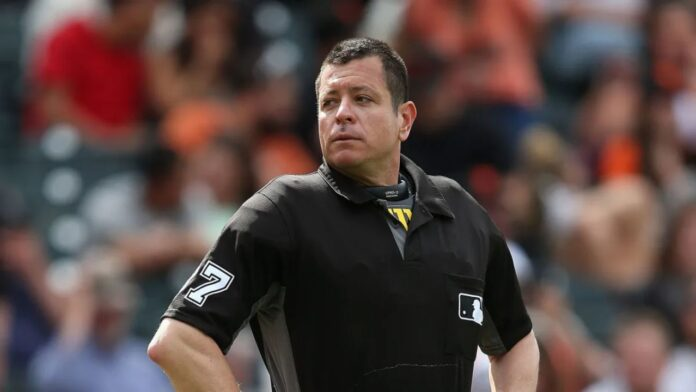 Carlos Torres será el umpire principal del juego inaugural de la Serie Mundial