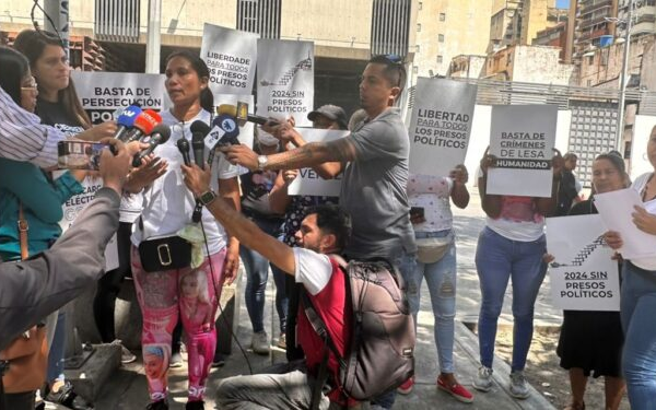 Caracas | Familiares de presos políticos protestaron frente a la Fiscalía