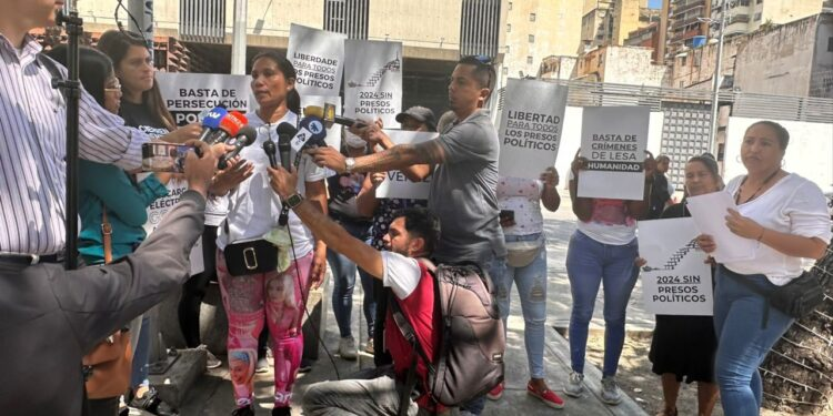 Caracas | Familiares de presos políticos protestaron frente a la Fiscalía