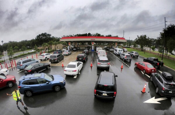 Evacuaciones masivas se presentan en Florida a horas de que Milton toque tierra