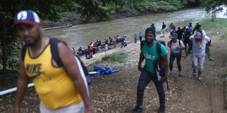 Panamá reporta caída en la migración por el Darién