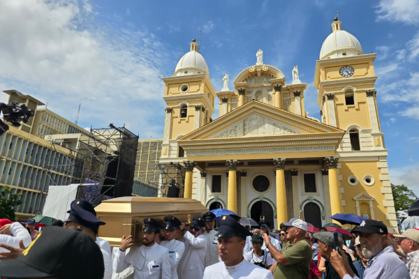 Zulianos Rinden Homenaje a Danelo Badell en la Basílica