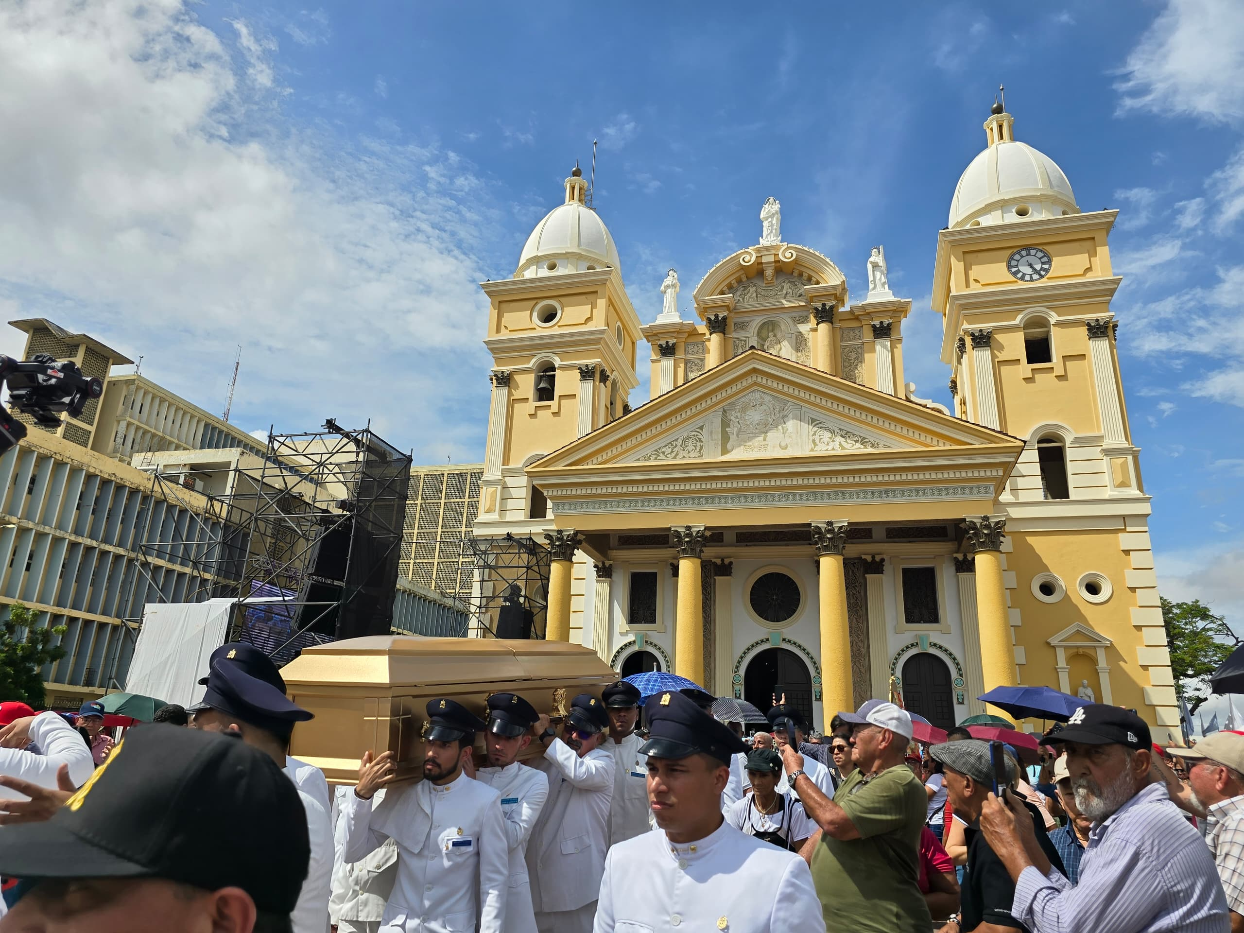 Zulianos Rinden Homenaje a Danelo Badell en la Basílica