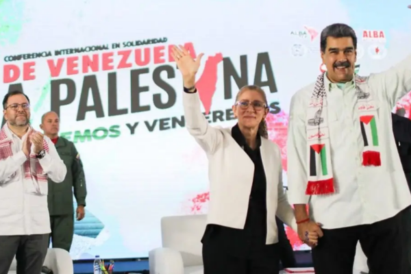 Maduro asegura que las redes sociales están “alineadas” para “colonizar y destruir” a Venezuela