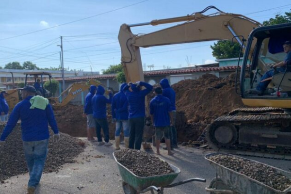 Gobernación sustituye colector en la calle 95G de la parroquia Cacique Mara