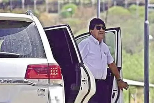 Militar venezolano sería el proveedor de vehículos y aviones de Evo Morales