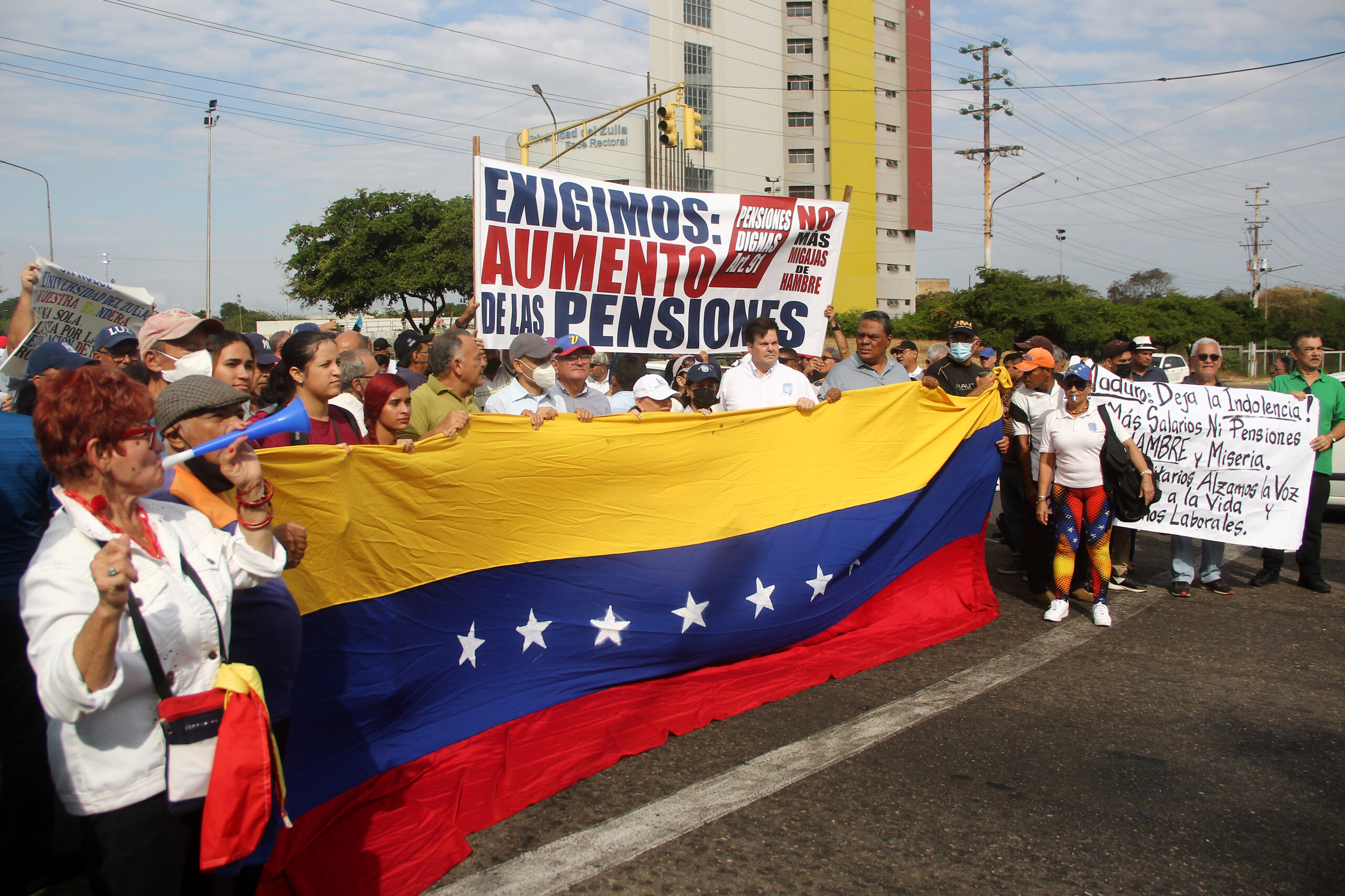 trabajadores universitarios LUZ