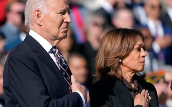 Joe Biden y Kamala Harris homenajean a los veteranos