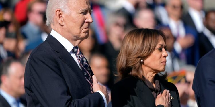 Joe Biden y Kamala Harris homenajean a los veteranos