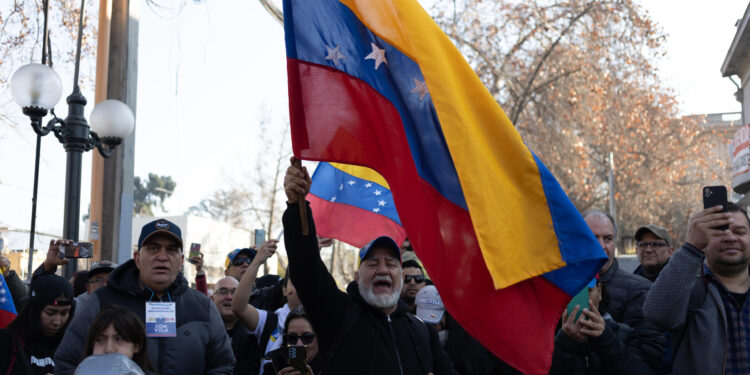 Chile evaluará la regularización de los migrantes que tengan trabajo