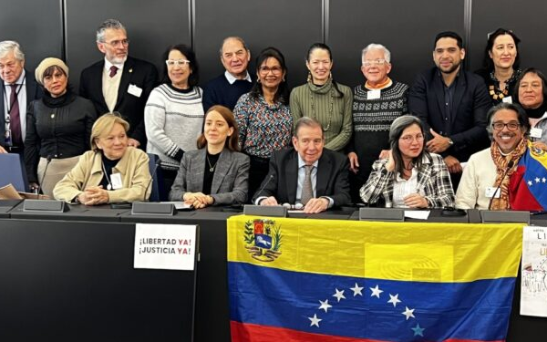 Edmundo González se reunió con venezolanos en Francia