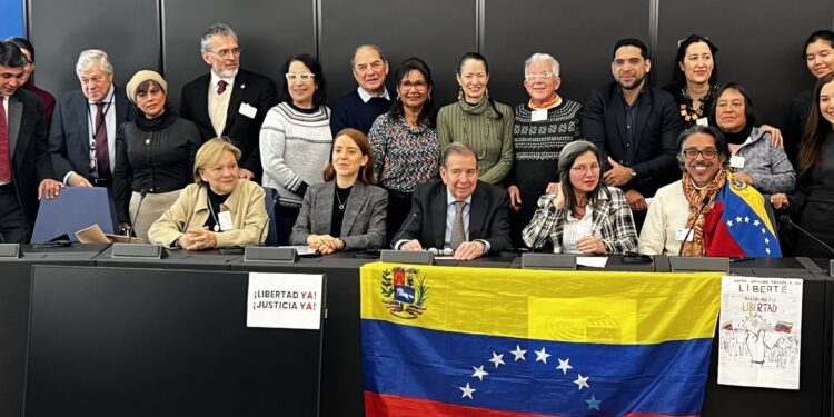 Edmundo González se reunió con venezolanos en Francia