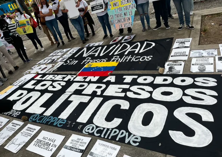 Denuncian abusos en requisa a familias de presos políticos en Yare III