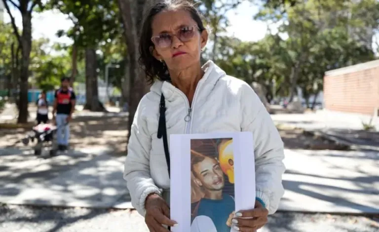 Madre de Carlos Valecillo denuncia desde Tocorón que tiene 40 horas sin fe de vida de su hijo