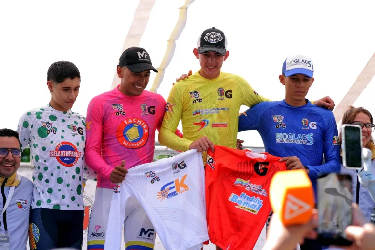 Venezolano Jhonny Araujo ganó la primera etapa de la Vuelta al Táchira 2025