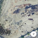 Grandes letreros que dicen "AYUDA" y "TRÁFICO" han sido vistos a través de Google Earth en Los Ángeles