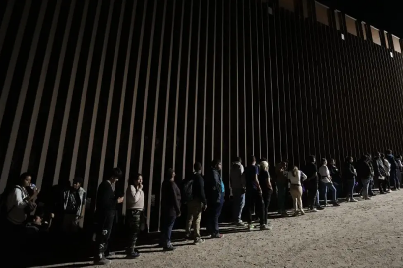 Detenciones en la frontera de EE. UU. caen un 85% tras la llegada de Trump