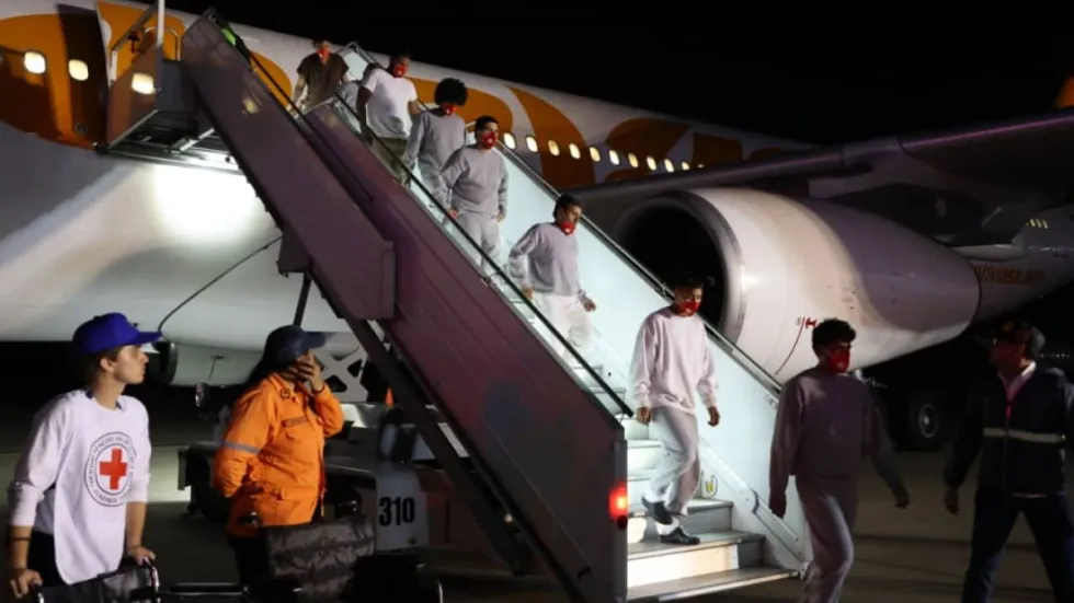 Aterriza en Maiquetía avión con 177 venezolanos liberados de Guantánamo