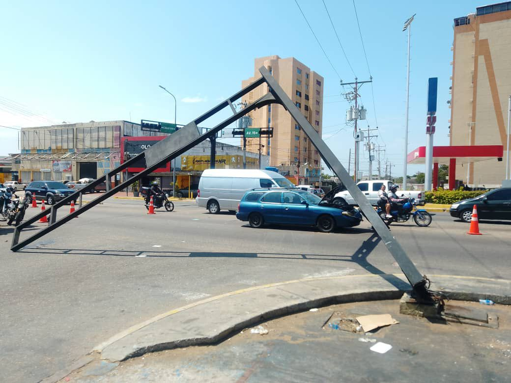 Semáforo de la calle 84 con avenida 15 cedió tras ser chocado la noche del 4 de febrero