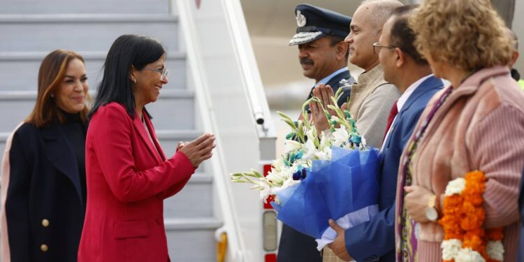 Delcy Rodríguez llega a la India para participar en jornadas sobre energía