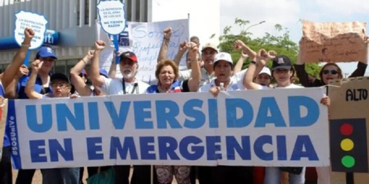 ONG dice que docentes universitarios venezolanos son los «peores pagados» de Latinoamérica: solo cobran ocho dólares al mes