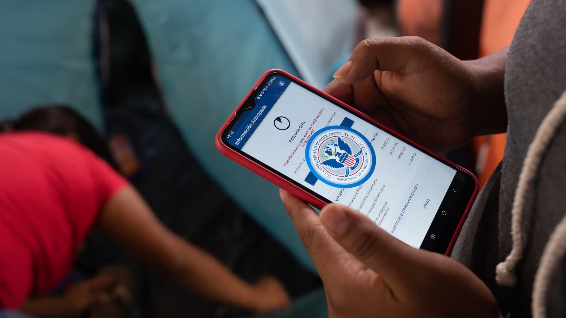 Gobierno de Estados Unidos lanza App para fomentar la autodeportación de inmigrantes