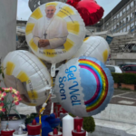 Papa Francisco muestra signos positivos de recuperación tras otra noche estable en el hospital