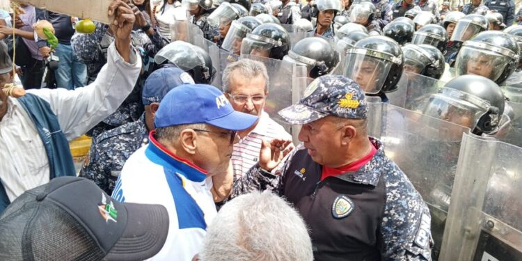 PNB impide movilización de la marcha universitaria de la UCV por salarios dignos