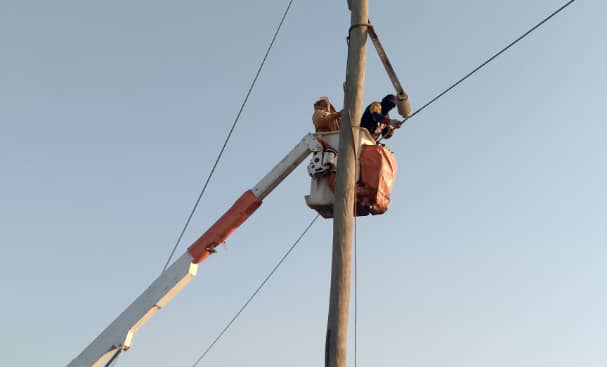 Apagón eléctrico en La Guajira debido a caídas de postes y guayas