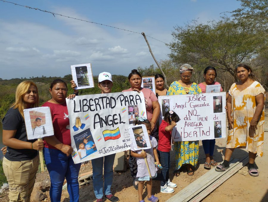 Abuela de joven deportado a El Salvador clama por su libertad