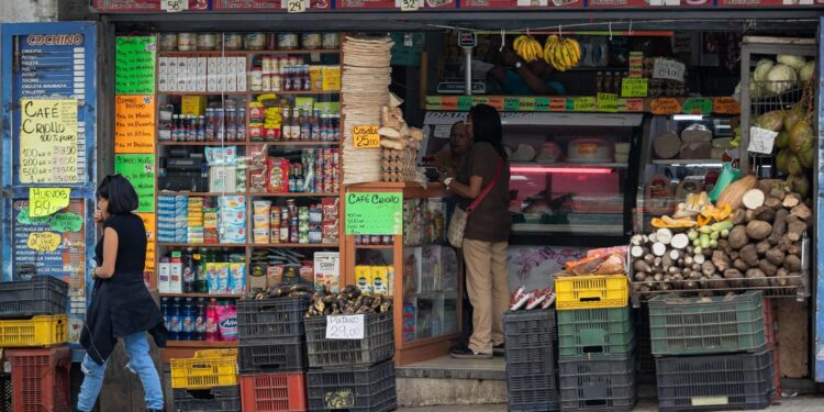 Inflación de febrero registró significativa aceleración al llegar a 12,8%, según el OVF