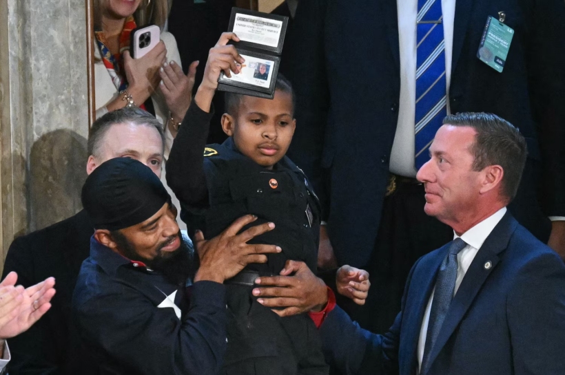 Emotivo momento | Trump nombra a niño de 13 años como agente del Servicio Secreto