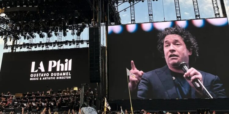 Gustavo Dudamel y la Filarmónica de Los Ángeles fusionaron el rap con clásicos de cine en Coachella