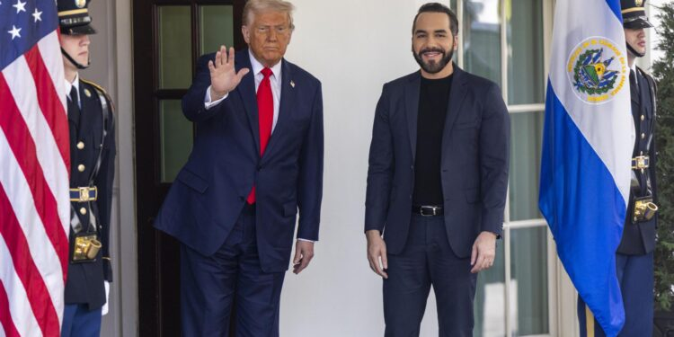 Trump, sobre Venezuela: "No tienen dinero, les hemos cortado el petróleo. Saben lo que tienen qué hacer"