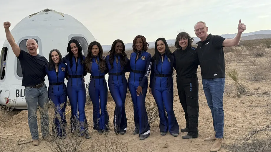 Katy Perry vuela al espacio en la primera misión compuesta exclusivamente por mujeres