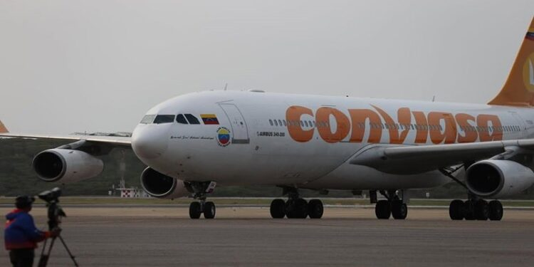 Venezuela recibe a 316 migrantes repatriados desde México en vuelo de Conviasa