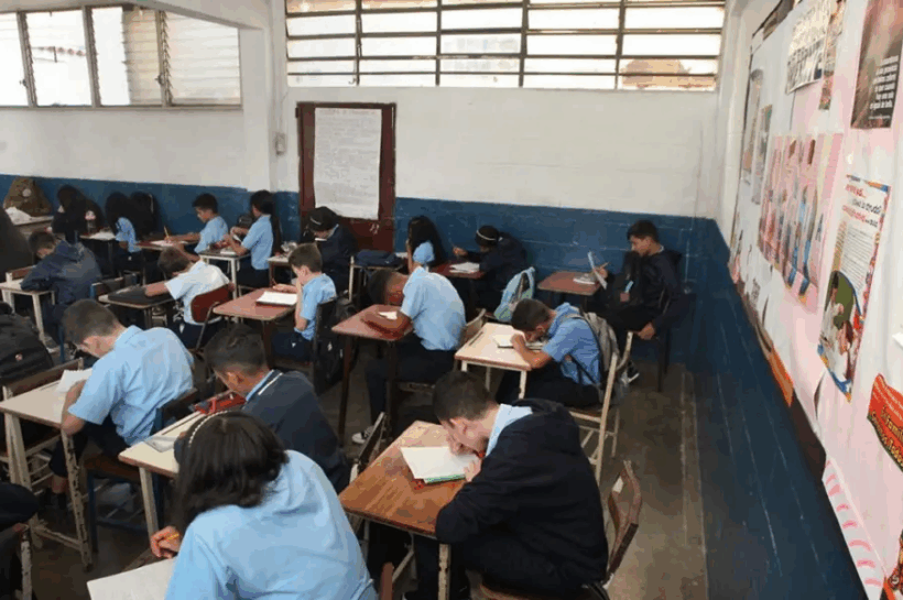 Informe de la UCAB alerta sobre alarmante retroceso en matemáticas y comprensión verbal en estudiantes venezolanos