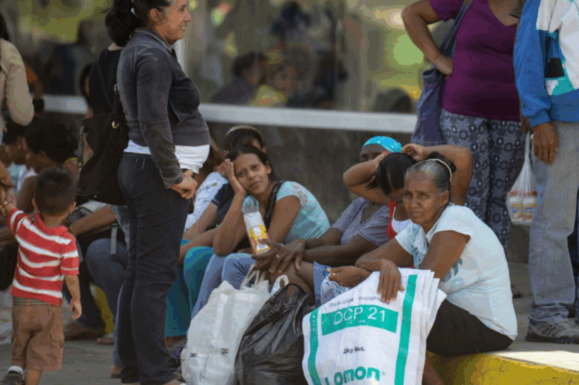 56% de los hogares venezolanos vive en pobreza multidimensional, según estudio