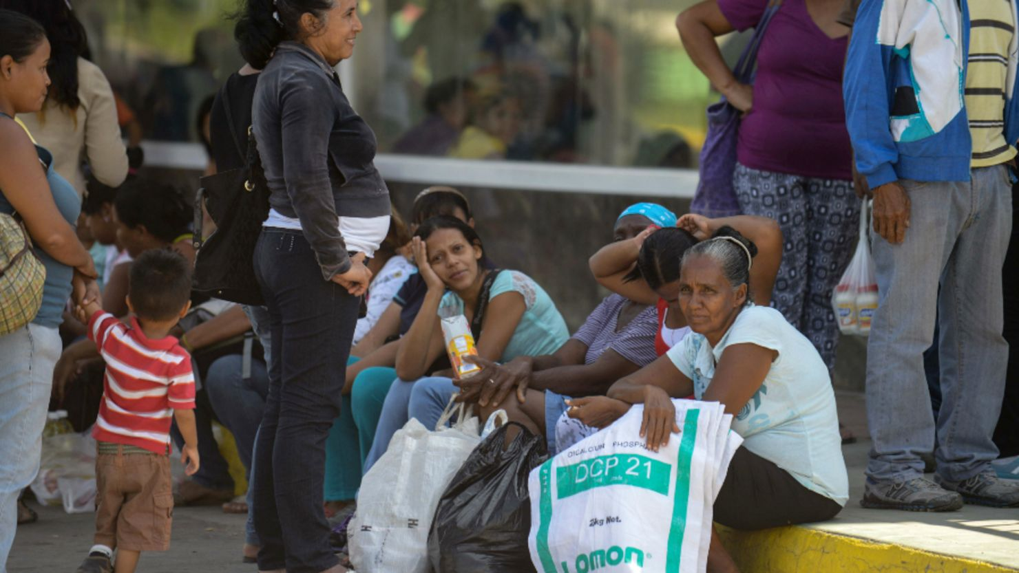 56% de los hogares venezolanos vive en pobreza multidimensional, según estudio